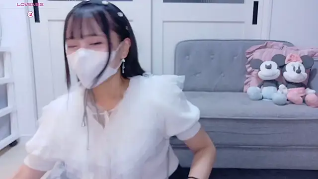 Snapshot of YURi_luv chatting on 10.04.25 YURi luv online show from 10.04.25