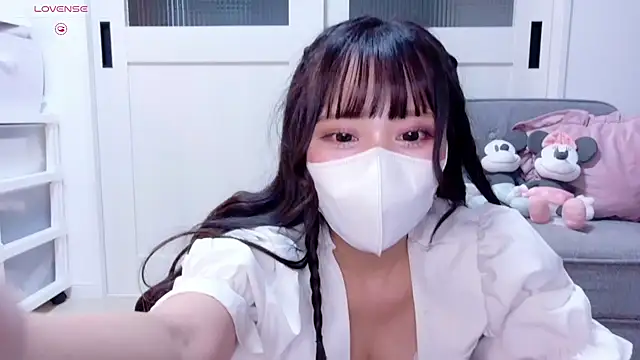 Snapshot of YURi_luv chatting on 10.05.25 YURi luv online show from 10.05.25