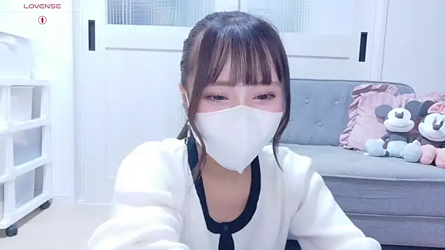 YURi luv online show from 10.26.25