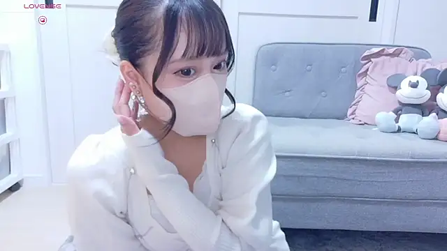 YURi luv online show from 11.04.25