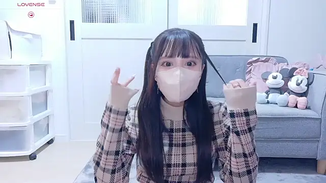 YURi luv online show from 11.05.25