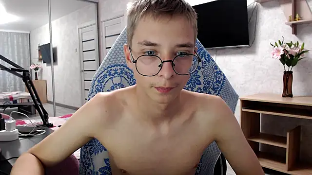 glasses cat online show from 05.10.26