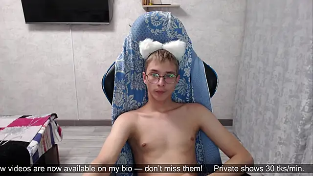 glasses cat online show from 05.16.26