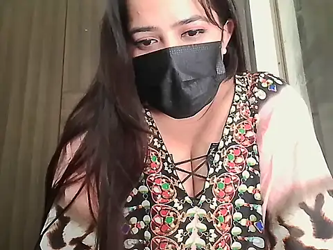 Snapshot of Queen_Pari87 chatting on 11.16.25 Queen Pari87 online show from 11.16.25