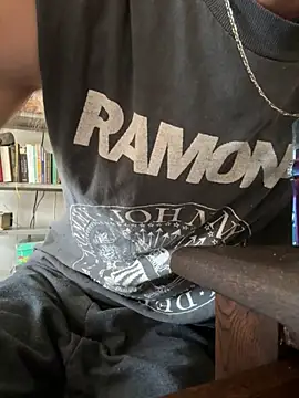 Snapshot of hungspundick1 chatting on 11.06.25 hungspundick1 online show from 11.06.25