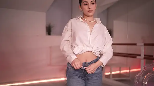 Snapshot of welcome_to_forever chatting on 11.08.25 welcome to forever online show from 11.08.25