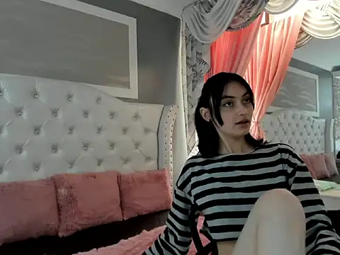 naomi cooper   online show from 10.01.25