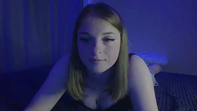 Snapshot of Star_Girlish chatting on 10.05.25 Star Girlish online show from 10.05.25