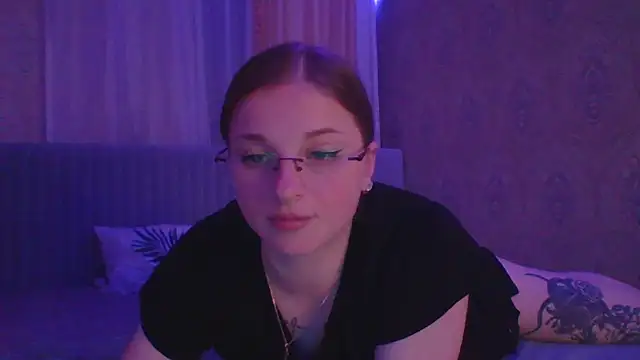 Snapshot of Star_Girlish chatting on 11.12.25 Star Girlish online show from 11.12.25