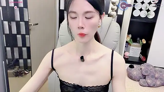Snapshot of Yueyue-MM chatting on 06.27.26 Yueyue-MM online show from 06.27.26