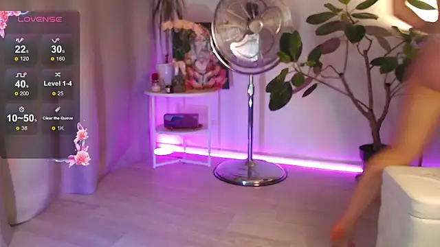 ChloeSummers online show from 11.12.25