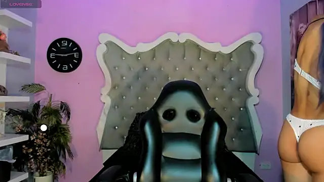 Honey Moontsts online show from 05.19.26