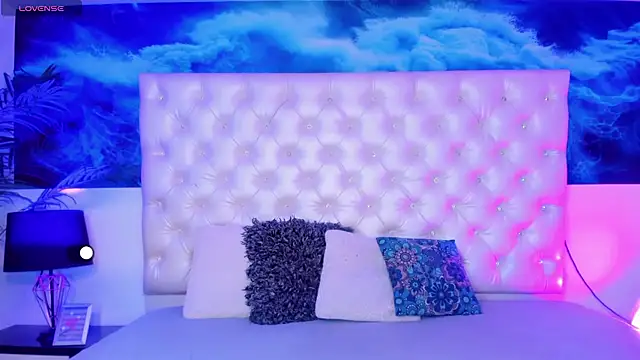 Honey Moontsts online show from 05.28.26