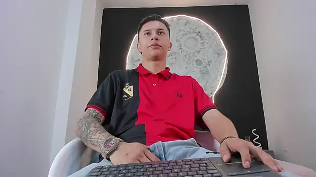 liaamsmiith  online show from 10.18.25