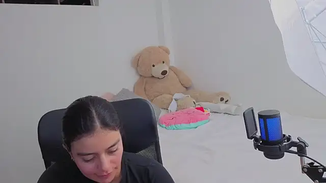 valerihouse online show from 04.16.26