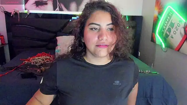 Snapshot of Sara_Bdsm_ chatting on 04.19.26 Sara Bdsm online show from 04.19.26
