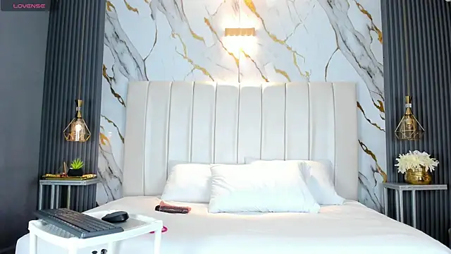 AariaLove online show from 11.14.25