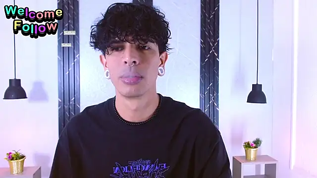 Snapshot of Franvill_Trato chatting on 09.23.25 Franvill Trato online show from 09.23.25