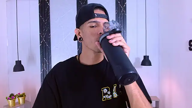 Snapshot of Franvill_Trato chatting on 09.29.25 Franvill Trato online show from 09.29.25