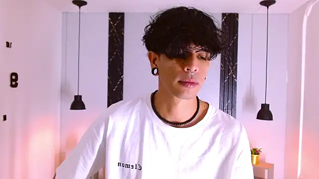 Snapshot of Franvill_Trato chatting on 10.04.25 Franvill Trato online show from 10.04.25