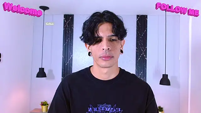 Snapshot of Franvill_Trato chatting on 10.06.25 Franvill Trato online show from 10.06.25