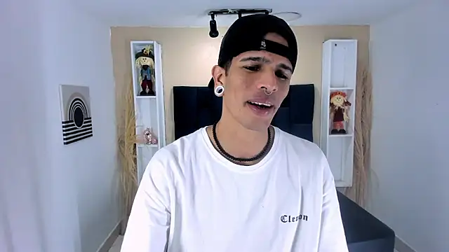 Snapshot of Franvill_Trato chatting on 10.10.25 Franvill Trato online show from 10.10.25