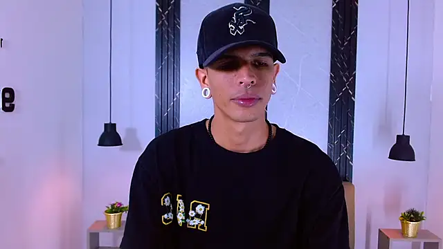 Snapshot of Franvill_Trato chatting on 10.11.25 Franvill Trato online show from 10.11.25