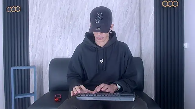 Snapshot of Franvill_Trato chatting on 10.12.25 Franvill Trato online show from 10.12.25