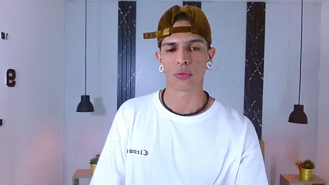 Snapshot of Franvill_Trato chatting on 10.14.25 Franvill Trato online show from 10.14.25