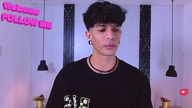 Snapshot of Franvill_Trato chatting on 10.16.25 Franvill Trato online show from 10.16.25