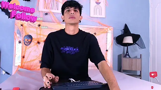 Snapshot of Franvill_Trato chatting on 10.21.25 Franvill Trato online show from 10.21.25