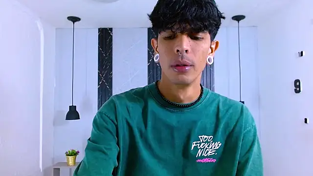 Snapshot of Franvill_Trato chatting on 10.30.25 Franvill Trato online show from 10.30.25