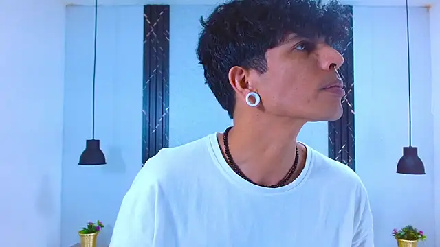 Snapshot of Franvill_Trato chatting on 11.08.25 Franvill Trato online show from 11.08.25