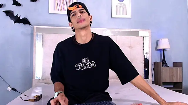 Snapshot of Franvill_Trato chatting on 11.14.25 Franvill Trato online show from 11.14.25