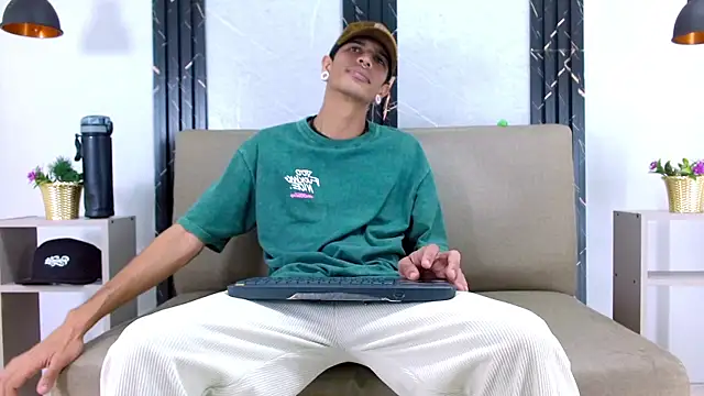 Snapshot of Franvill_Trato chatting on 11.15.25 Franvill Trato online show from 11.15.25