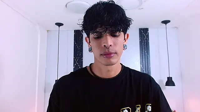 Snapshot of Franvill_Trato chatting on 11.25.25 Franvill Trato online show from 11.25.25