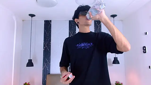 Snapshot of Franvill_Trato chatting on 11.26.25 Franvill Trato online show from 11.26.25