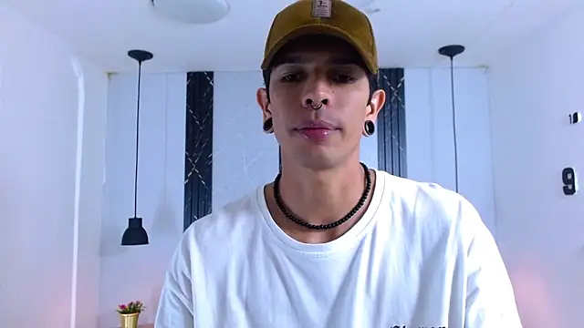 Snapshot of Franvill_Trato chatting on 11.28.25 Franvill Trato online show from 11.28.25