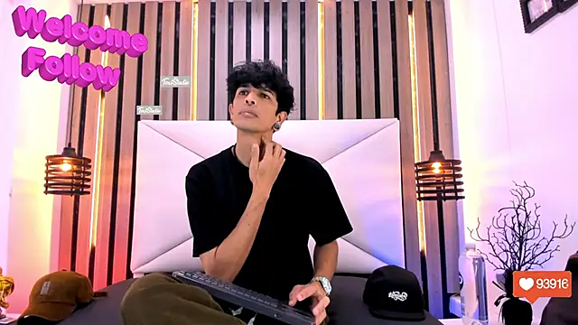 Snapshot of Franvill_Trato chatting on 11.29.25 Franvill Trato online show from 11.29.25