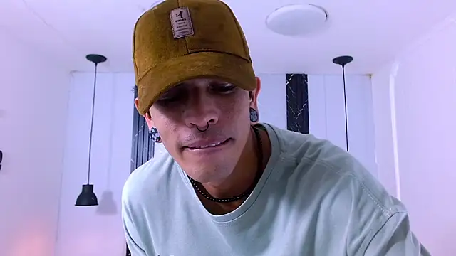 Snapshot of Franvill_Trato chatting on 12.03.25 Franvill Trato online show from 12.03.25