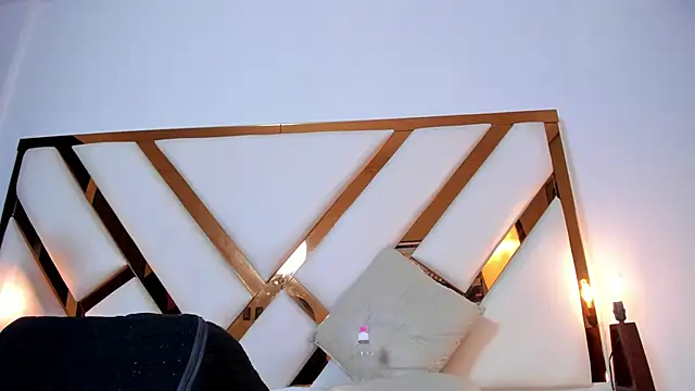 Niicolle Evanss online show from 04.12.26