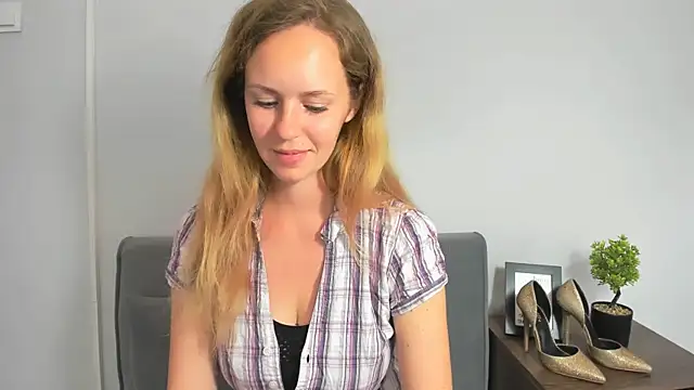 LyraHotty online show from 09.26.25