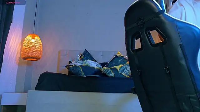 Snapshot of Thaiel_Fosteer chatting on 02.27.26 Thaiel Fosteer online show from 02.27.26