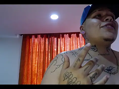 Snapshot of Yulian_bigclit7 chatting on 09.16.25 Yulian bigclit7 online show from 09.16.25