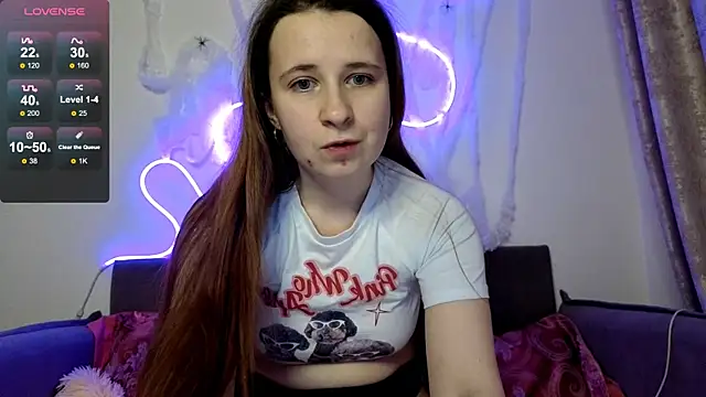 Snapshot of _Linett_ chatting on 11.02.25 Linett online show from 11.02.25