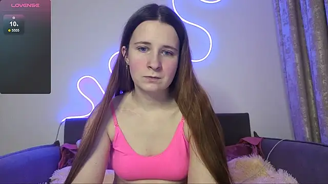 Snapshot of _Linett_ chatting on 11.08.25 Linett online show from 11.08.25