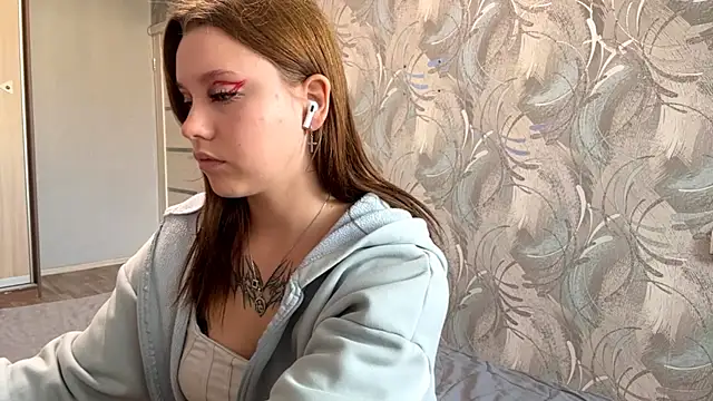 Snapshot of LeonorLovLu chatting on 09.22.25 LeonorLovLu online show from 09.22.25