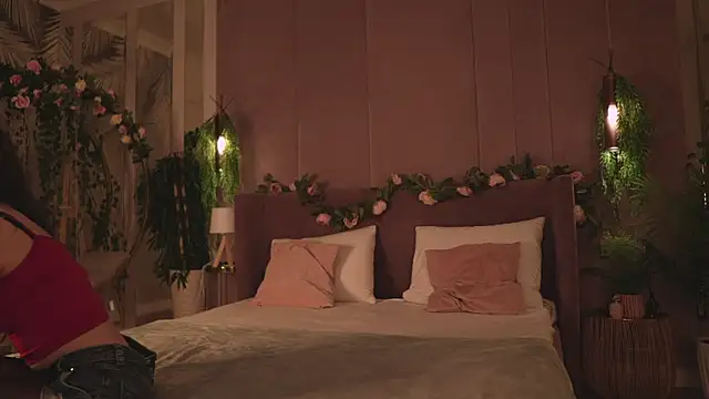 MaryNixon  online show from 10.21.25