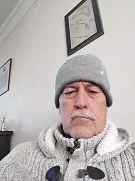 Snapshot of slaveman4you chatting on 11.18.25 slaveman4you online show from 11.18.25