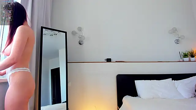 Snapshot of charlottacardi chatting on 09.30.25 charlottacardi online show from 09.30.25